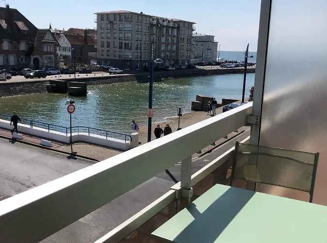 Studio 17m2 vue mer balcon Sud + garage privé